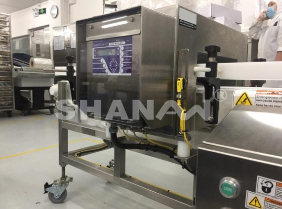 東莞黑玫瑰食品有限公司采購(gòu)進(jìn)口高精度小型金屬檢測(cè)機(jī)